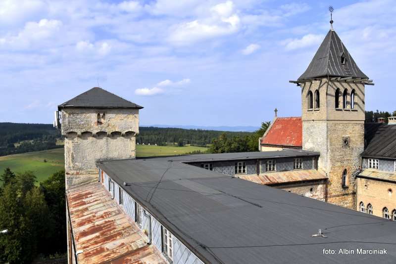 Zamek Leśna Skała w Szczytnej 22