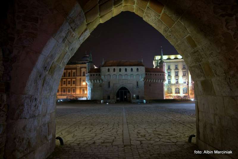 http://www.klubpodroznikow.com/images/stories/relacje/barbakan/1-1-DSC_6974.jpg
