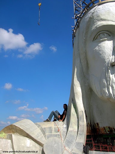 pomnik_chrystusa_krola_11_wresnia_2010_DSCN0157.JPG