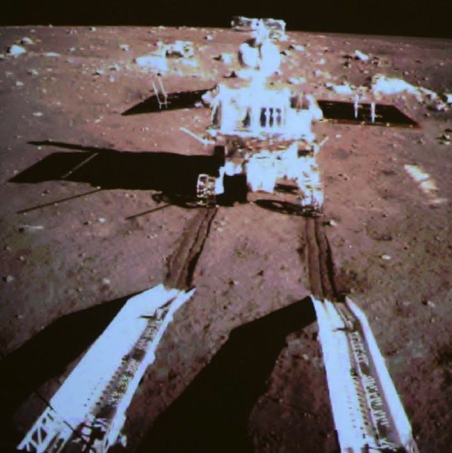 china_moon_rover_sq.jpg