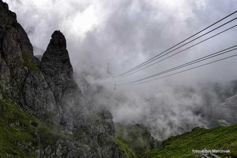 kolejkanaKasprowywemgle-001.JPG