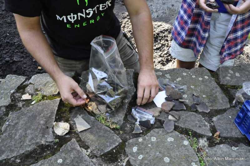 BadaniaarcheologicznenazamkuwCieszynieRotundawykopaliskawCieszynie(13).JPG