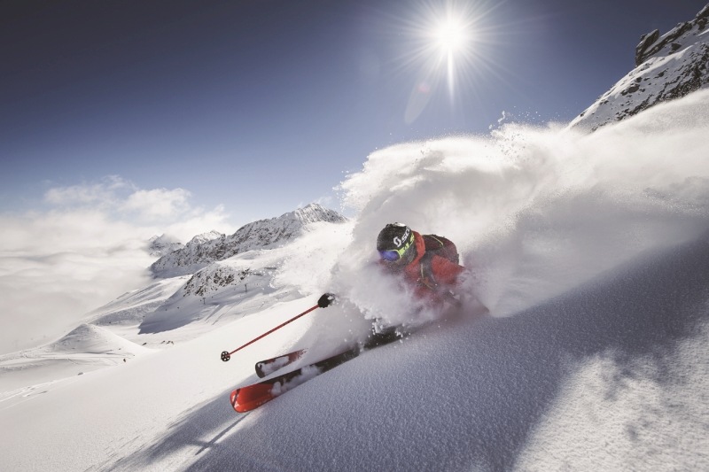 StubaierGletscher_AndreSchoenherr_PowderDepartment_websm.jpg