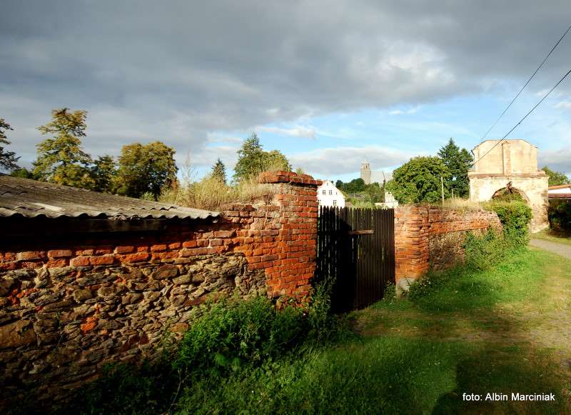 Zamek Owiesno folwark 1