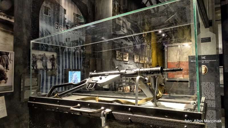 Muzeum Powstania Warszawskiego 14