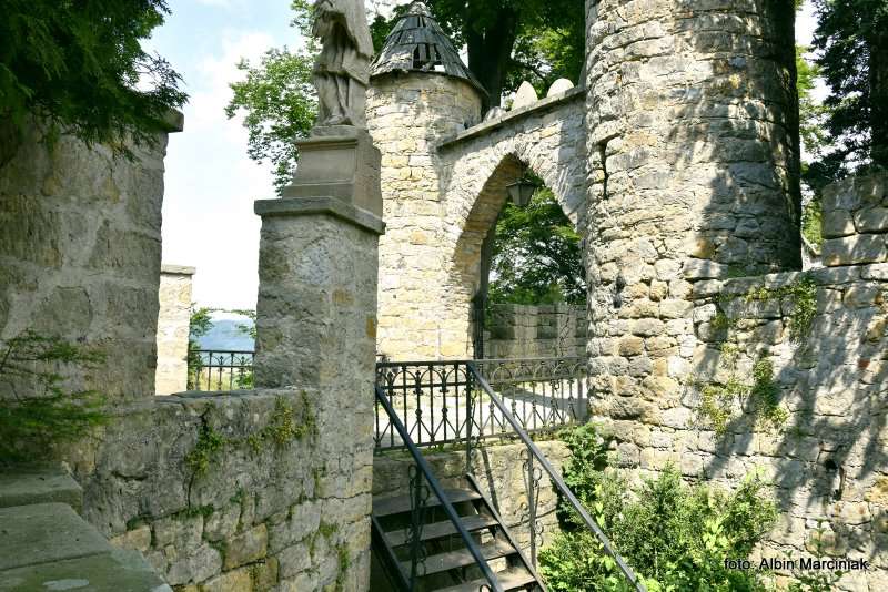 Zamek Leśna Skała w Szczytnej 39