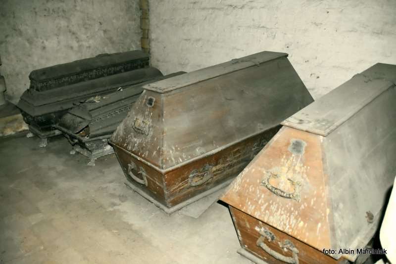 Zamek Lesna Skala w Szczytnej krypty podziemia lochy 10