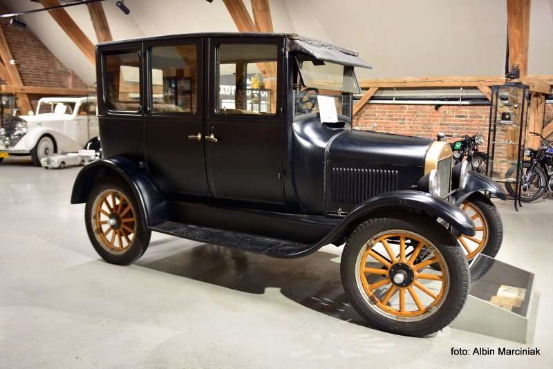 Muzeum Motoryzacji na zamku Topacz 22