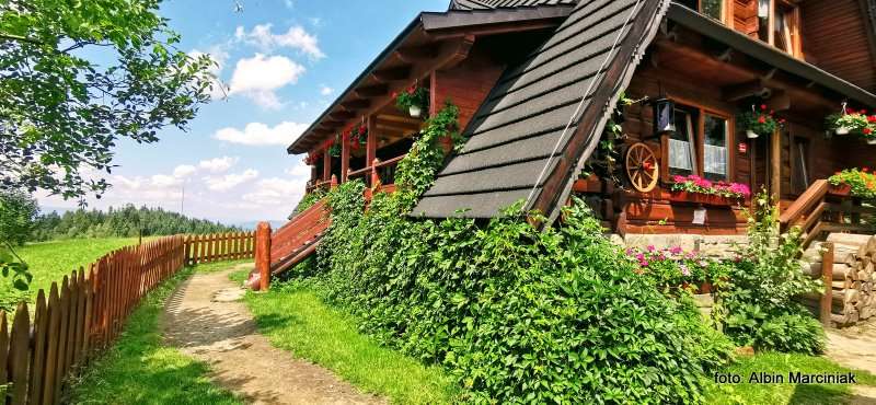 Bacówka na Maciejowej schronisko PTTK 11