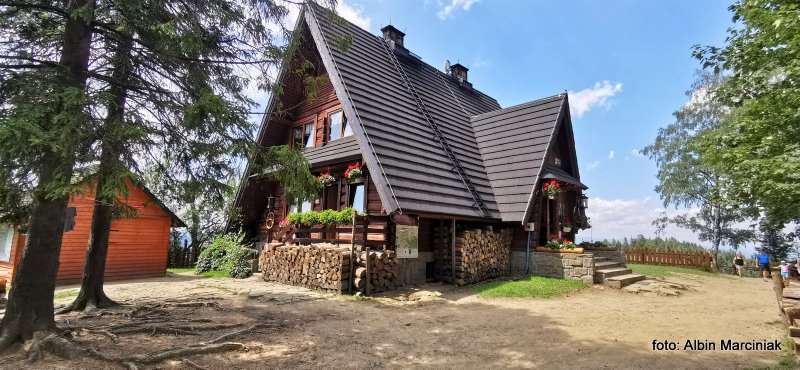 Bacówka na Maciejowej schronisko PTTK 12