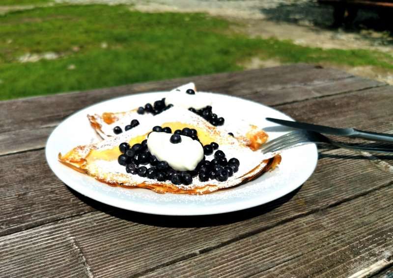 Schronisko w Dolinie Roztoki 4