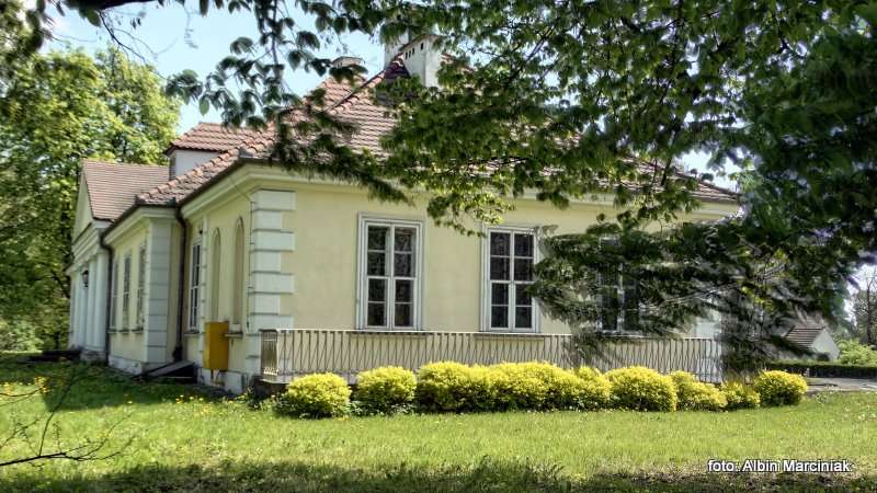 Zamek i dworek w Branicach 10