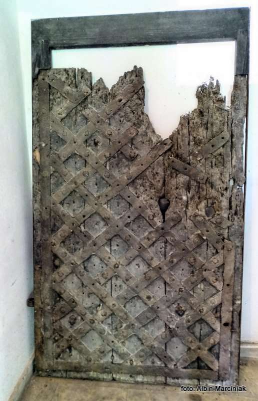 Zamek i dworek w Branicach 23