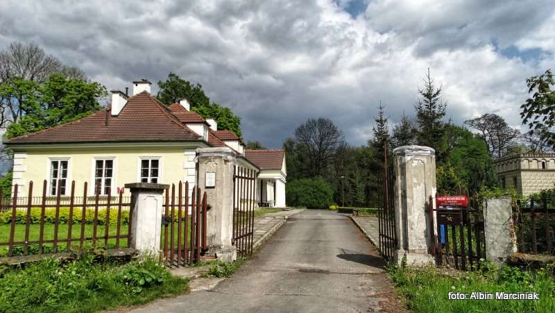 Zamek i dworek w Branicach 30