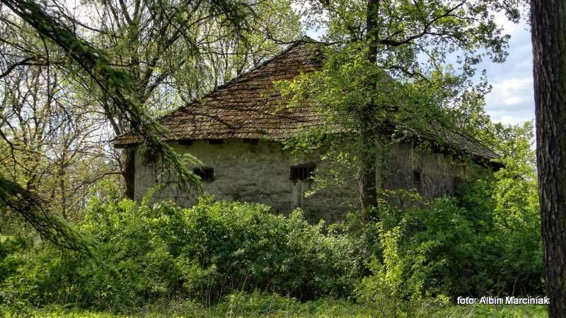 Zamek i dworek w Branicach 9