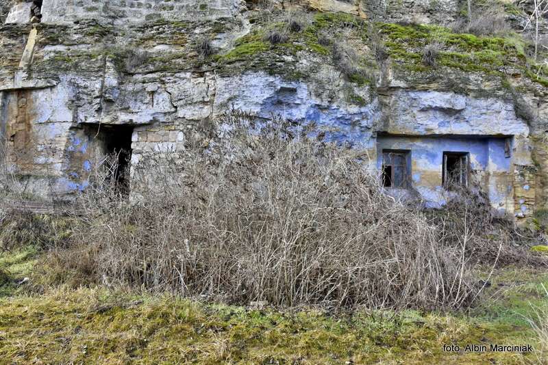 domy wykute w skale 71