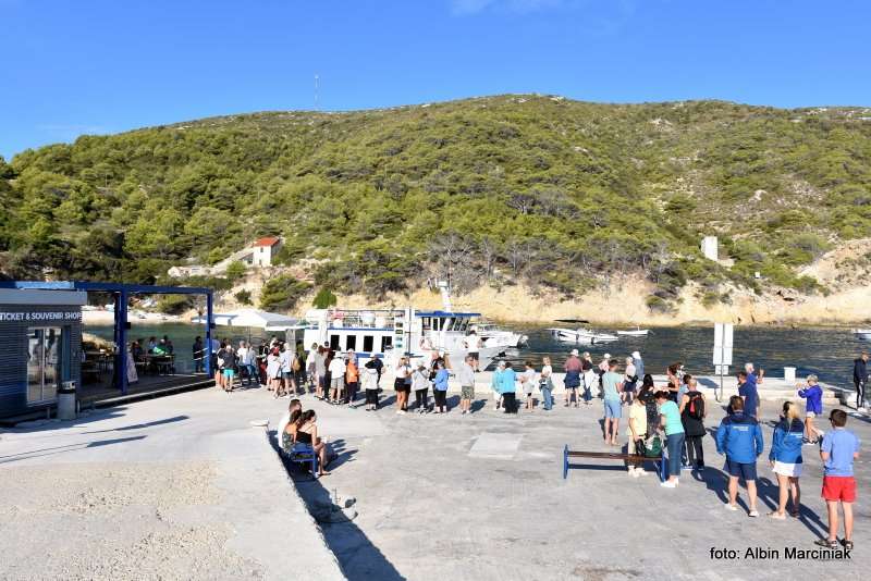 Blekitna Jaskinia Wyspa Vis Geopark Archipelag Viski Chorwacja UNESCO 1