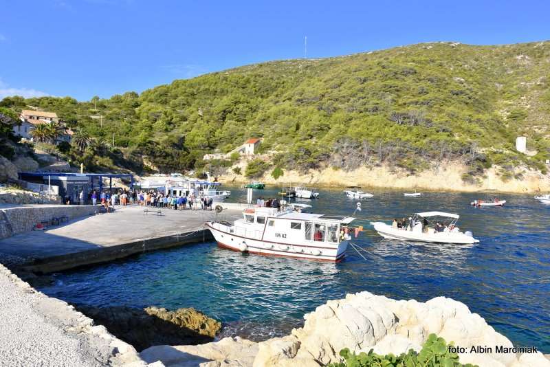 Blekitna Jaskinia Wyspa Vis Geopark Archipelag Viski Chorwacja UNESCO 16