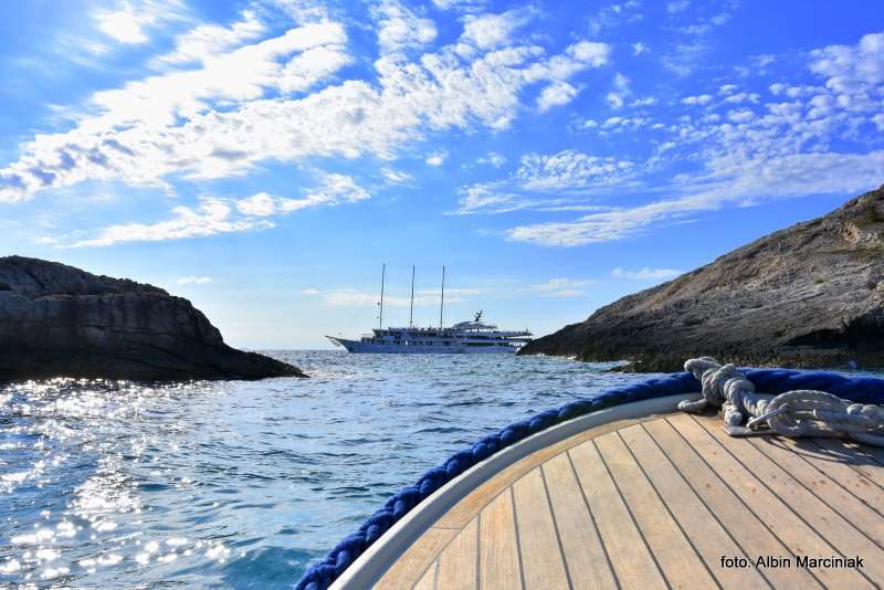 Blekitna Jaskinia Wyspa Vis Geopark Archipelag Viski Chorwacja UNESCO 2