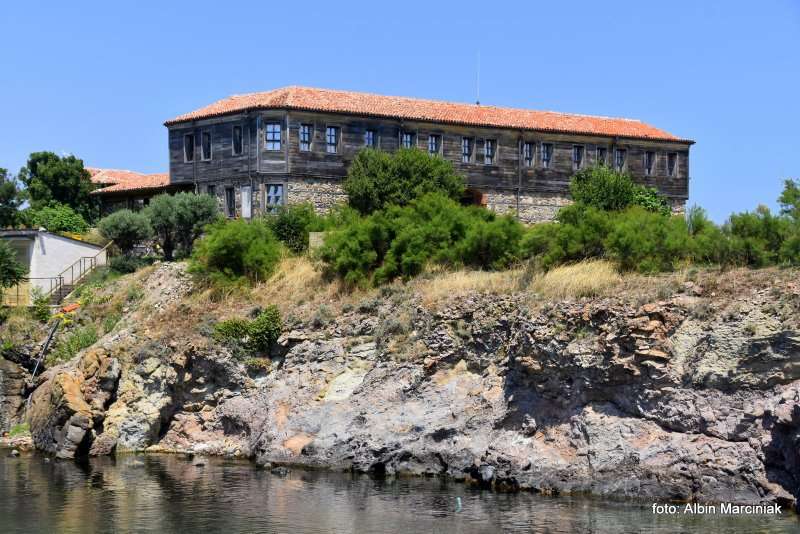 Wyspa i Klasztor św. Anastazji w Bułgarii 11