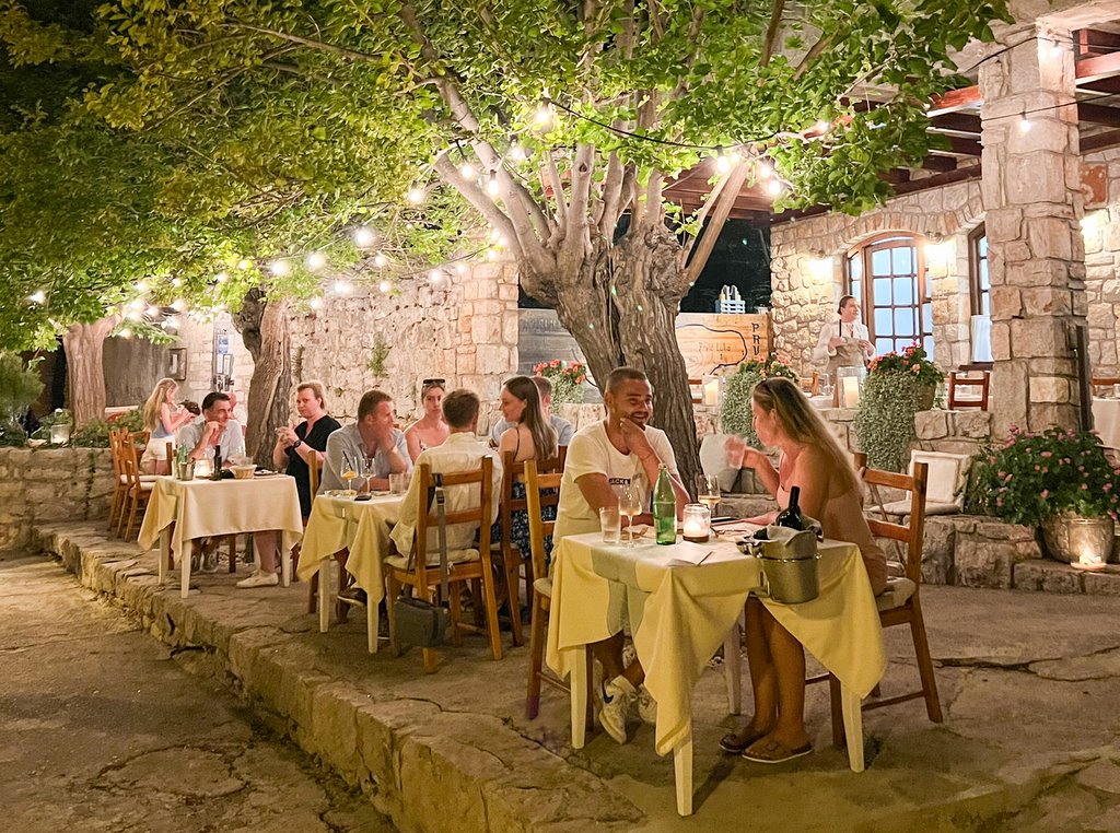 Konoba Maslina Prvić Island