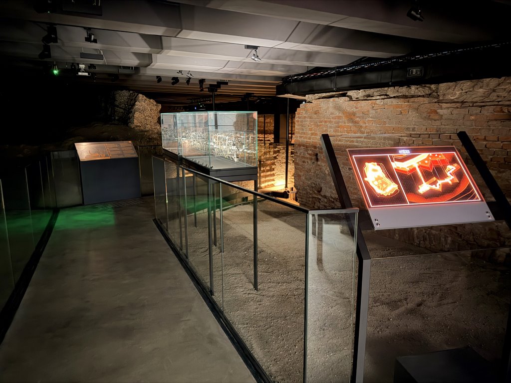 Międzymurze. Podziemia Wawelu