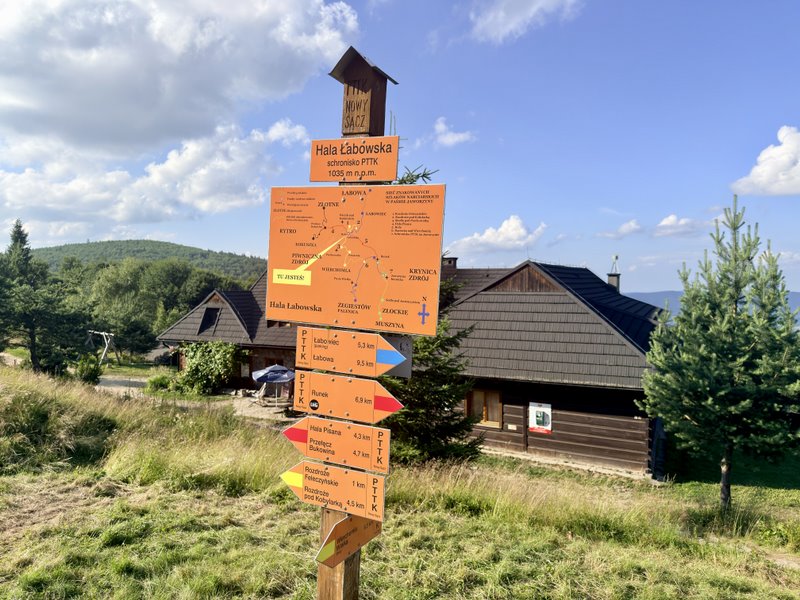 Schronisko PTTK na Hali Łabowskiej w Beskidzie Sądeckim