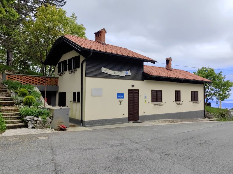 Planinarski dom Poklon