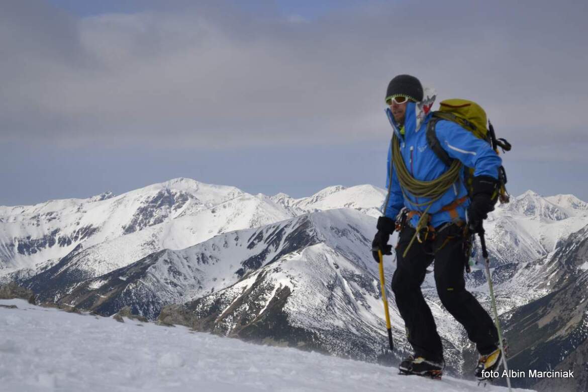 czekan i raki w górach