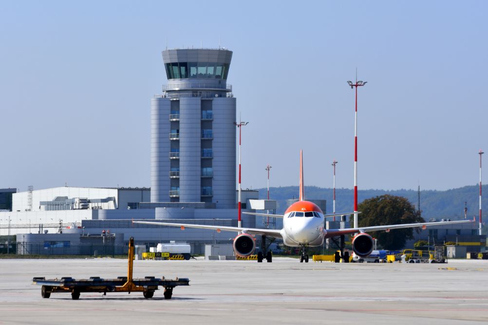 nowy system nawigacyjny ILS DME w Krakow-Airport foto Albin Marciniak