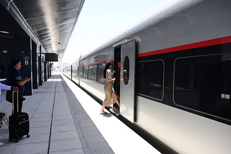 Pierwszy pociąg pasażerski w historii Zjednoczonych Emiratów Arabskich