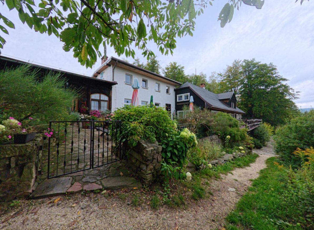 Schronisko Na Iglicznej, Góry Bystrzyckie, Góry Sowie i Góry Stołowe.