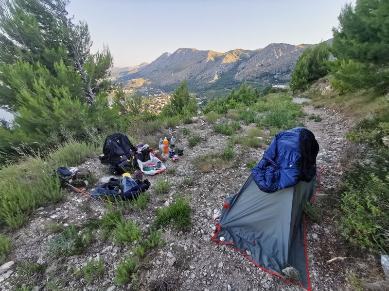 wędrówka z plecakiem - sprawdzony sposób na niedźwiedzie 