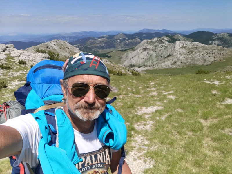 wędrówka z plecakiem - sprawdzony sposób na niedźwiedzie 